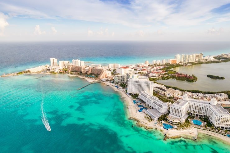 aerial-panoramic-view-cancun-beach-city-hotel-zone-mexico-caribbean-coast-landscape_130111-6040
