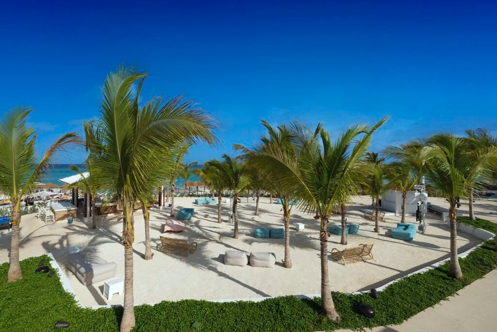 Travel Advisor Asset-SRB-Grounds-Coconut-Grove-85-F