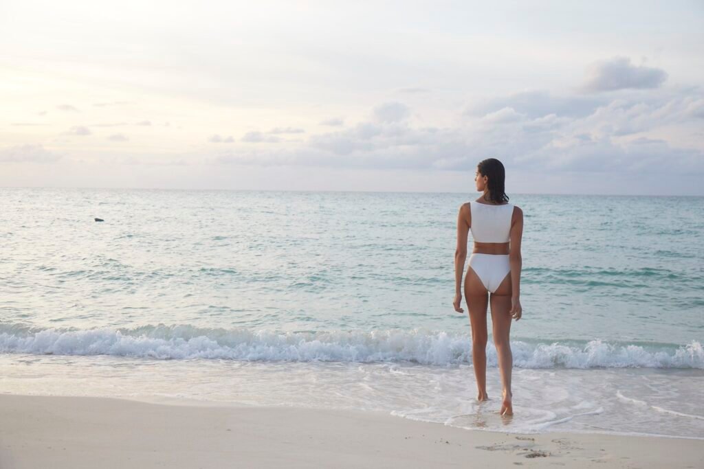 Travel Advisor Asset-SRB-Lifestyle-Wonan-White-Bikini-Oceanp-Beach